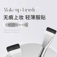 NOVO - Streak-Free Line-Shape Foundation Brush